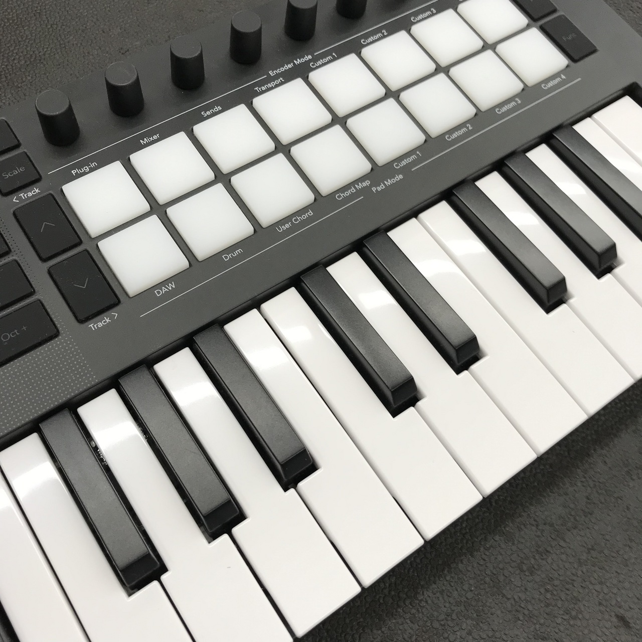 Novation Launchkey Mini 25 Mk4（中古）【楽器検索デジマート】
