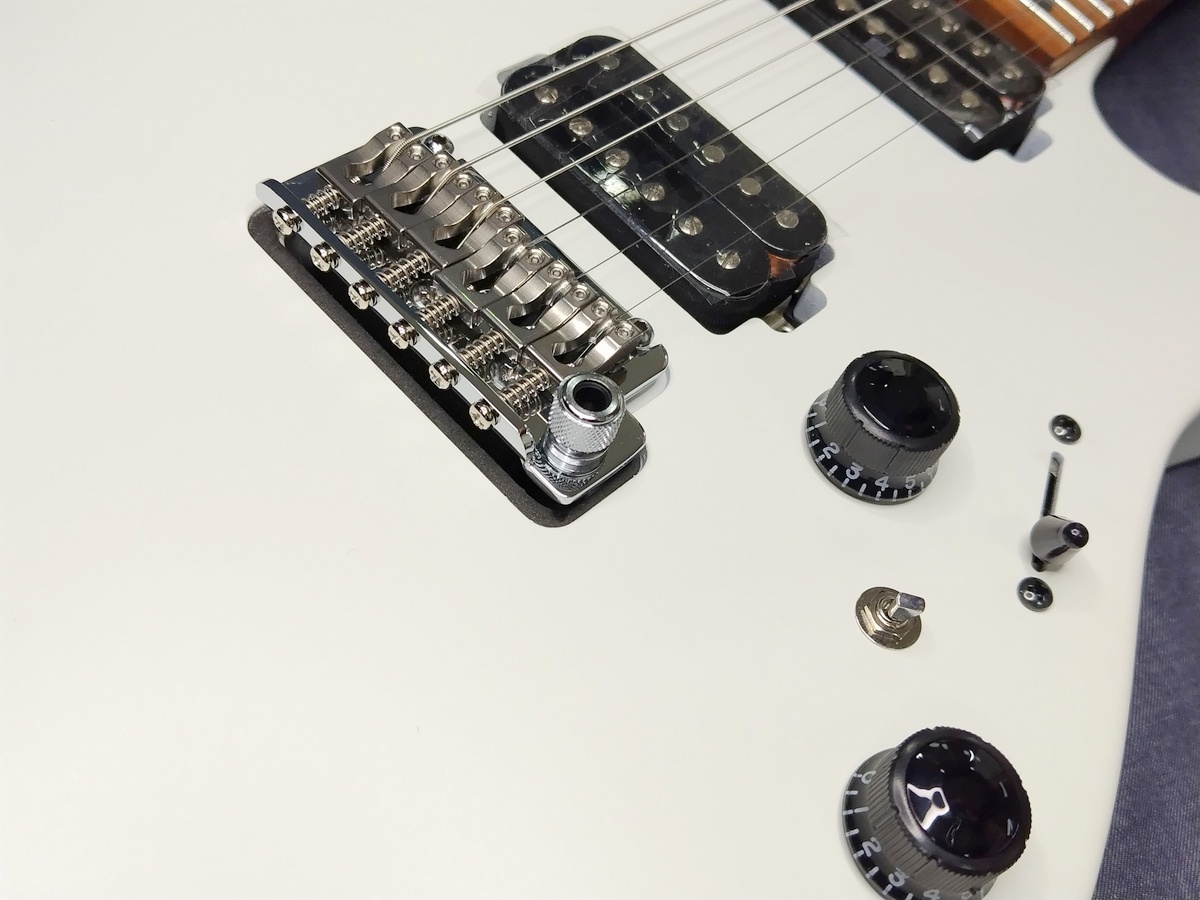 芸能人愛用のルームウェア Ibanez AZ2402 PWF Pearl White Flat（新品特価）【楽器検索 鳥雑貨・オーナーズグッズ