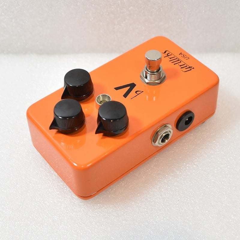GtrWrks b5 (flat five) Overdrive pedal - YouTube