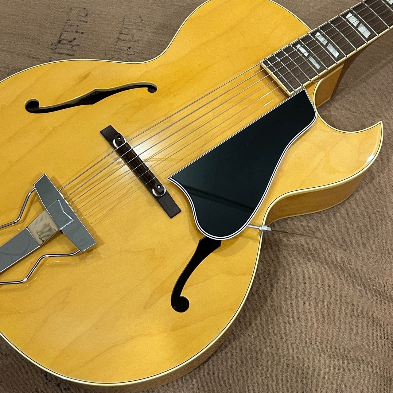 Archtop Tribute AT102 Acousutic Custom LAN (Light Amber Natural