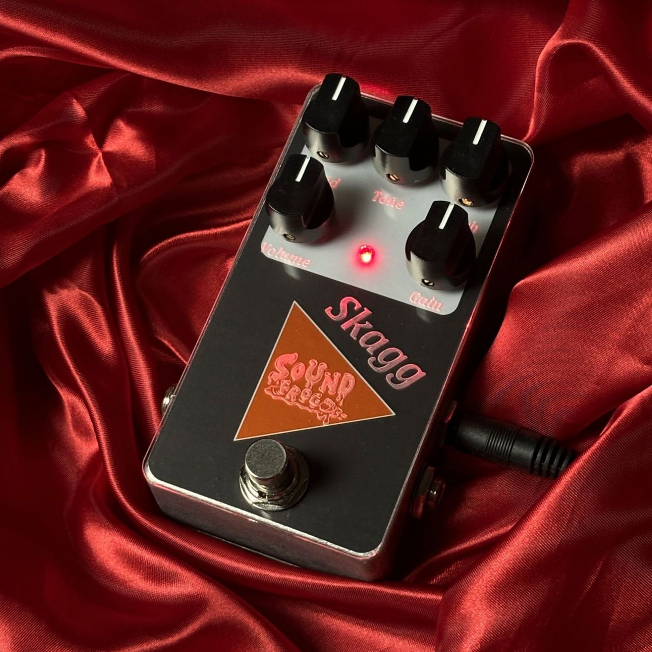 ベース SOUND FROG Skagg 新発売】新感覚ベース歪みペダル【SOUND FROG/ Skagg】 - YouTube