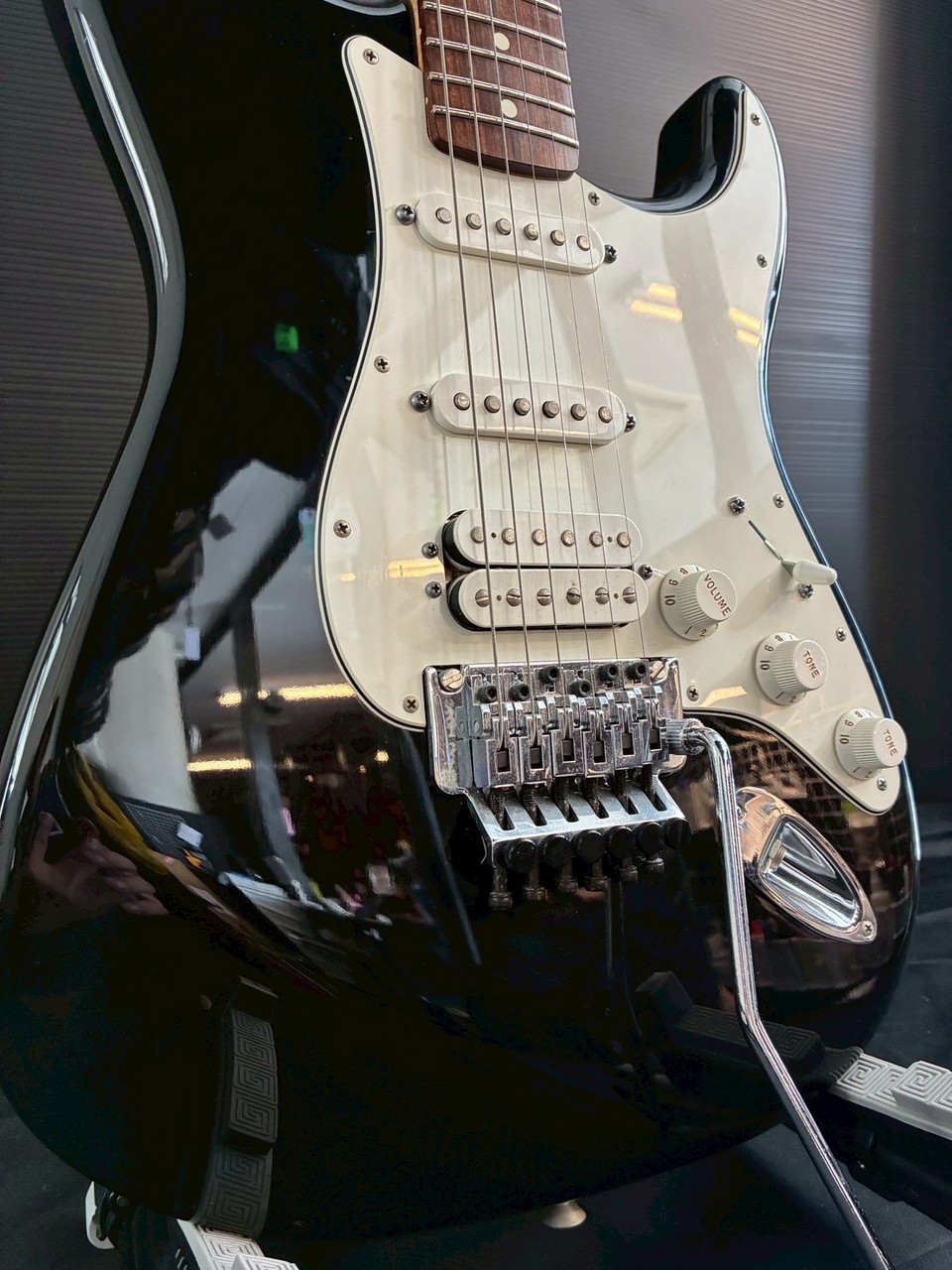 Fender Mexico Standard Stratocaster最終値下げ Fender Mexico Standard Stratocaster with locking tremolo