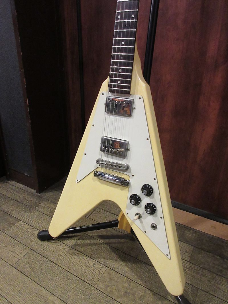 G*&様 Flying V エレキギター クリーム色 Gibson 1983 FLYING V White（ビンテージ）【楽器検索デジマート】