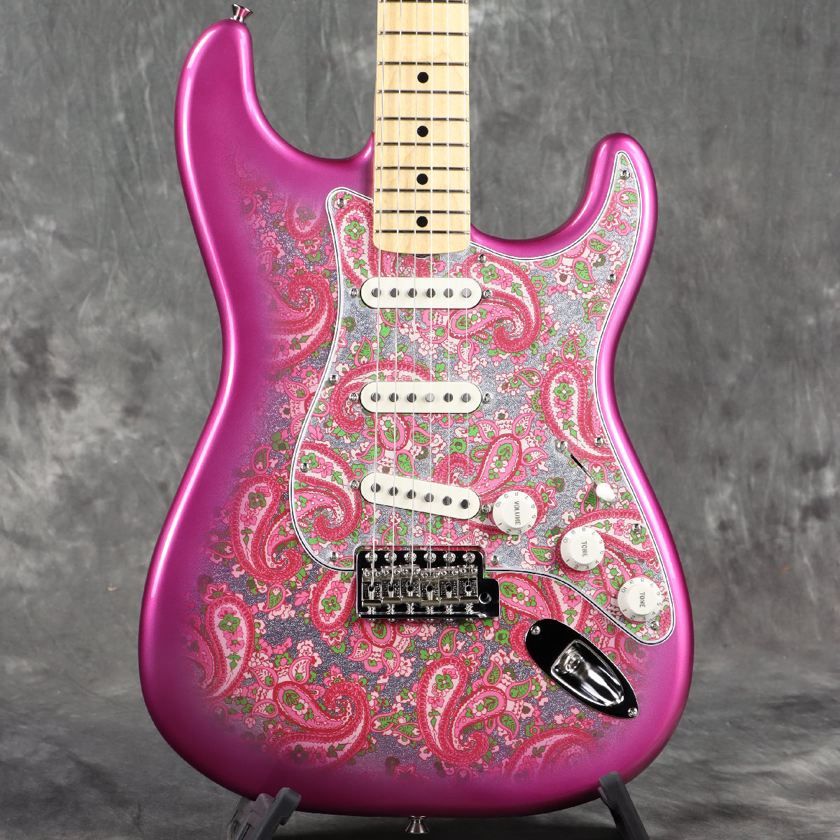 Fender Made in Japan Limited Stratocaster Maple Fingerboard Pink
