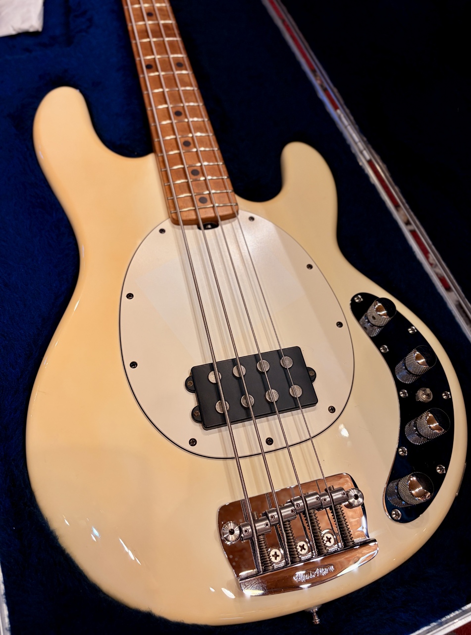 MUSIC MAN Stingray 4 WHT(1998)（中古/送料無料）【楽器検索デジマート】
