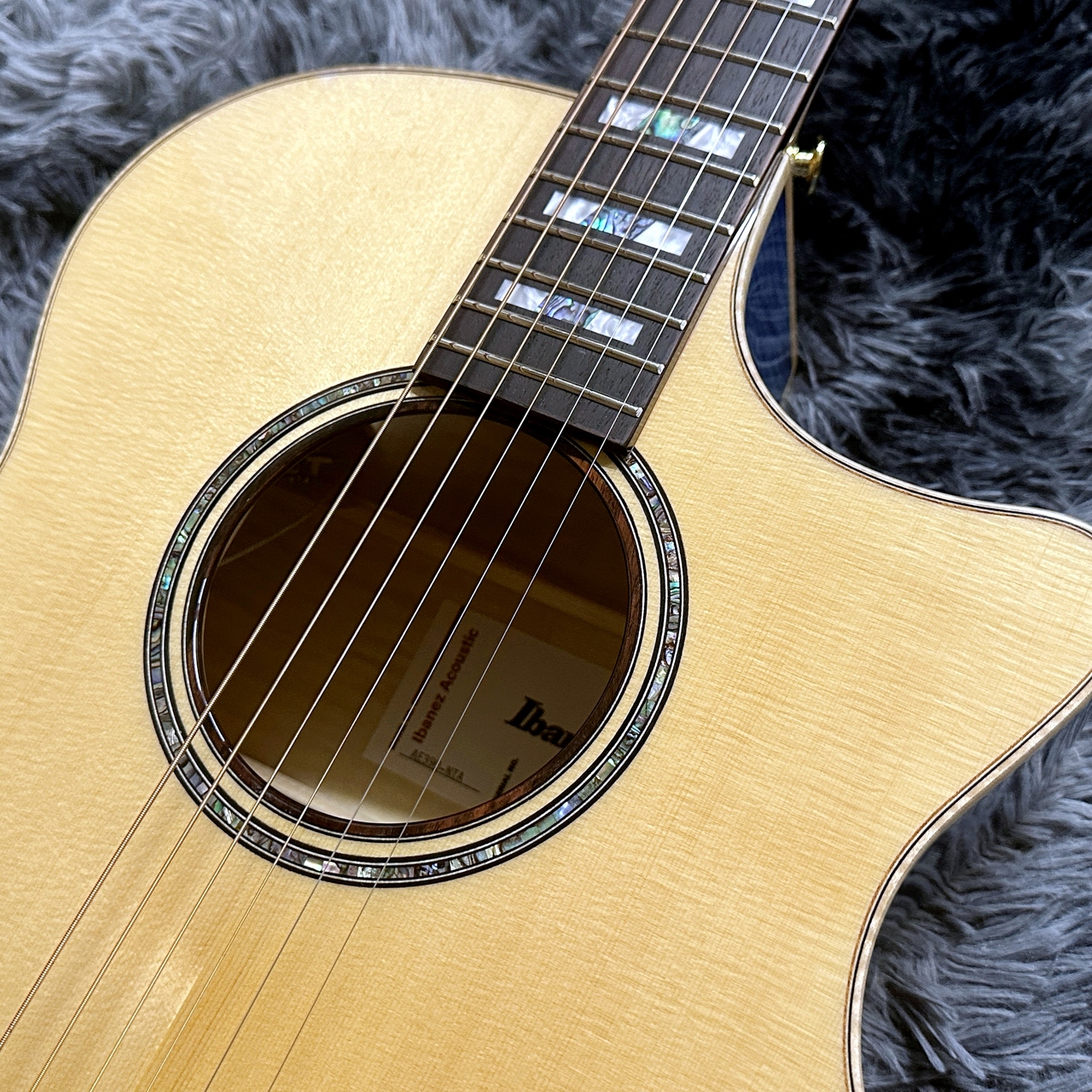Ibanez AE390-NTA (Natural High Gloss top, Aqua Blue High Gloss