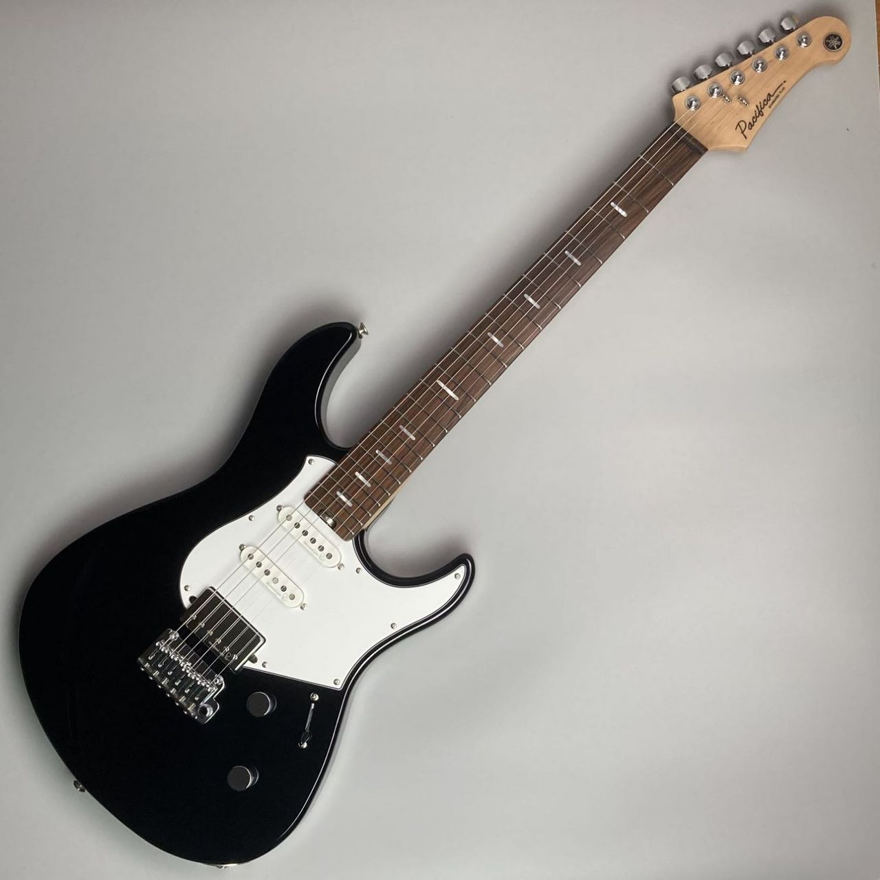 Yamaha PACIFICA ブラックエレキギター Yamaha PACIFICA