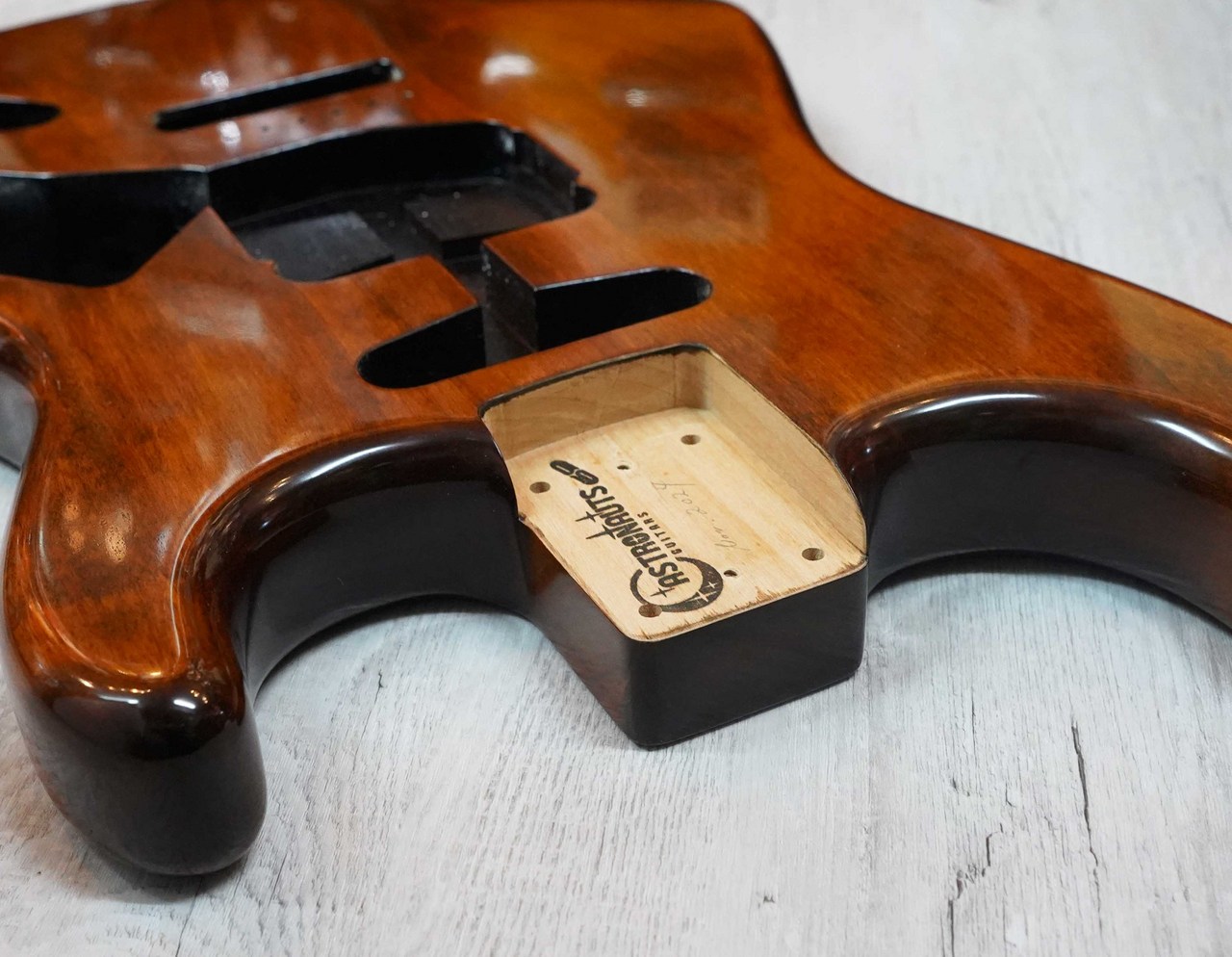 Astronauts Guitars ST / One Master Body（新品）【楽器検索