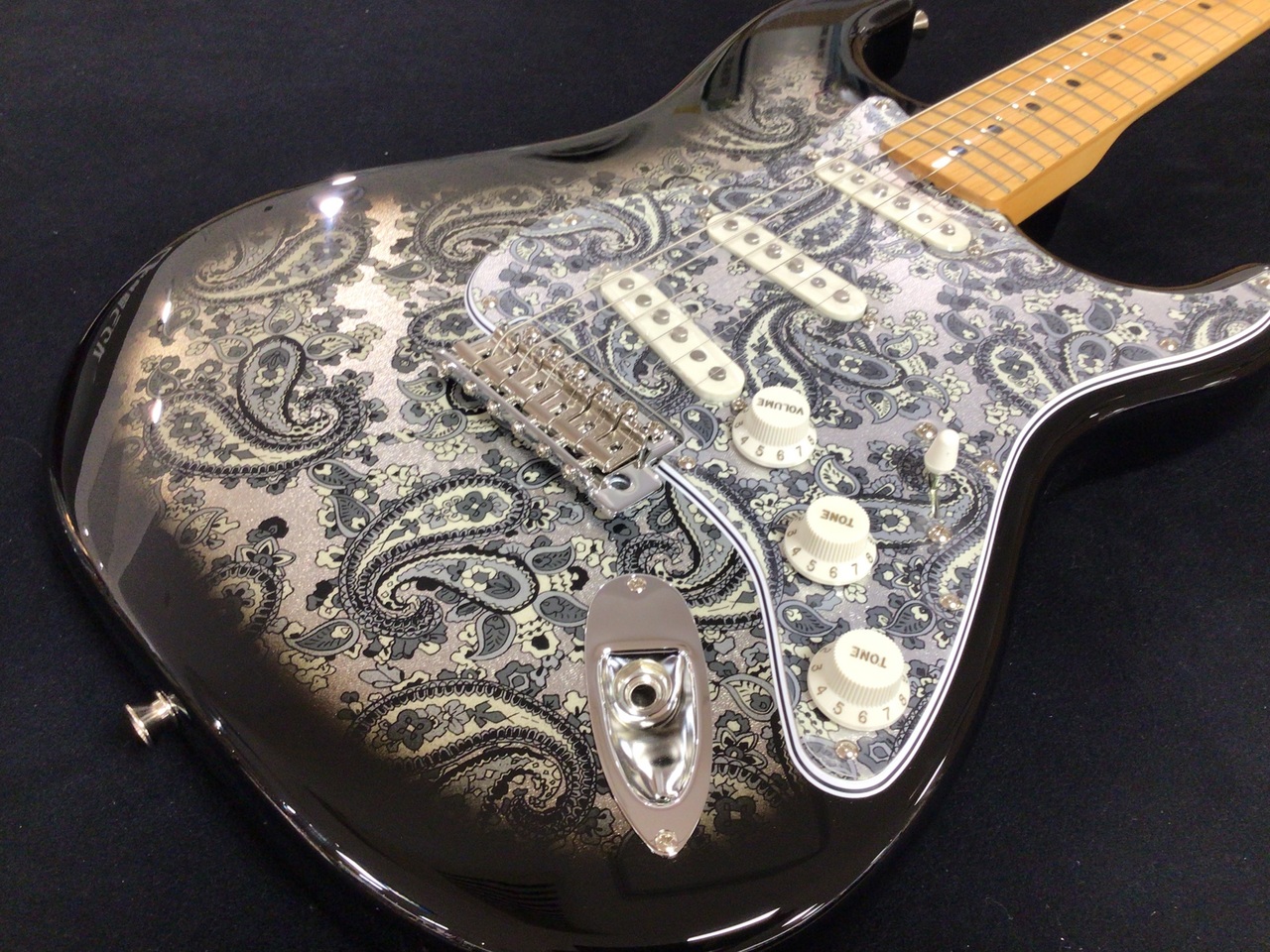 Fender Made in Japan Limited Stratocaster Black Paisley