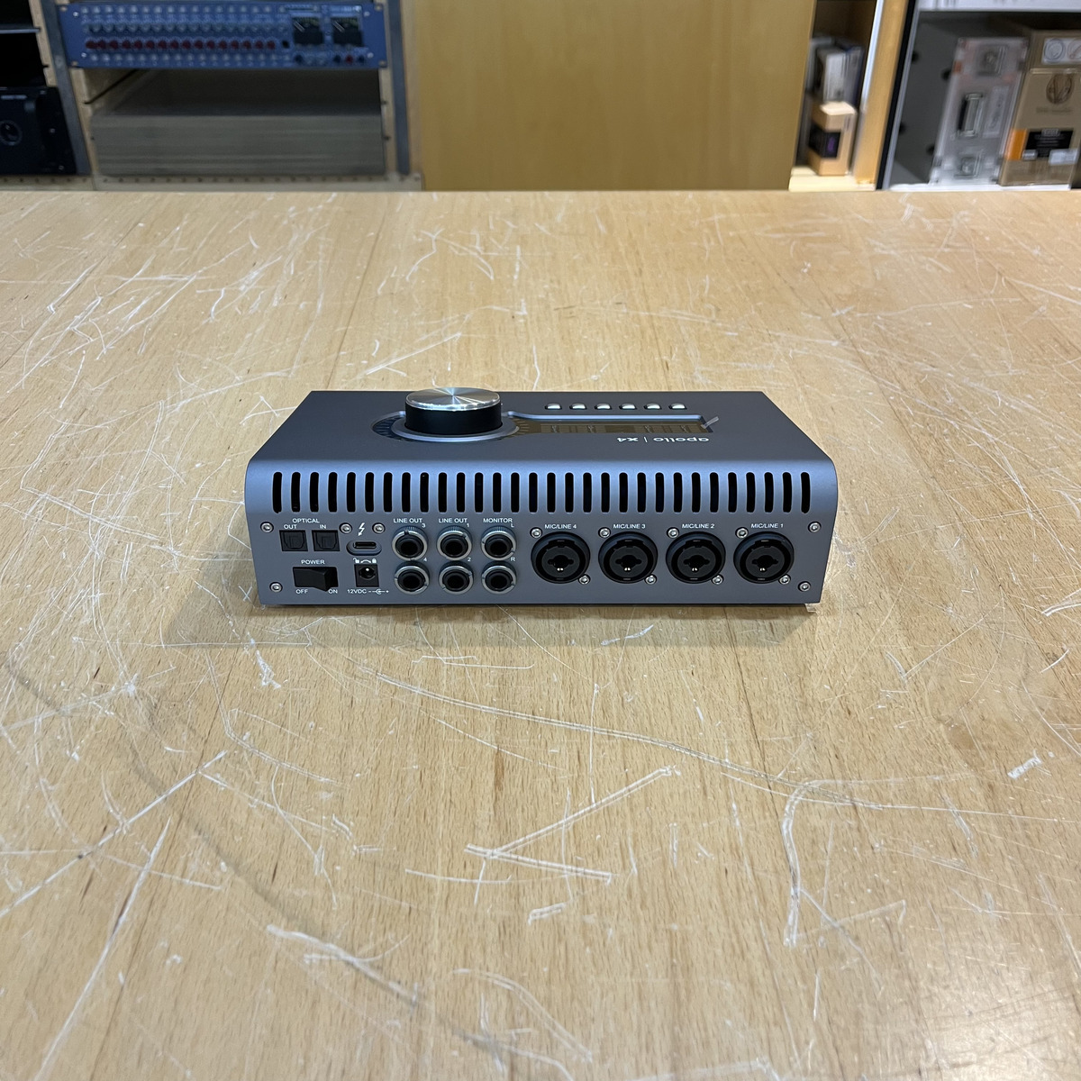 Universal Audio Apollo x4 本体のみ Universal Audio Apollo x4 | 4基のUnison対応プリアンプ搭載