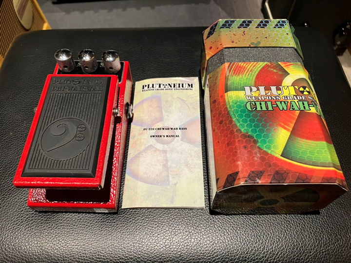 Plutoneium Chi-Wah-Wah Bass（中古）【楽器検索デジマート】