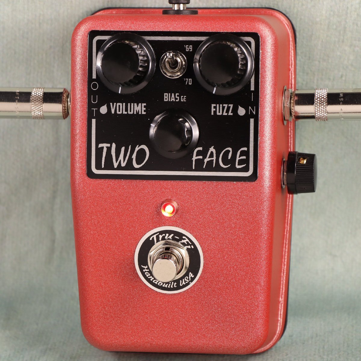 Tru-FiのTWO FACE  Fuzz Face系ファズペダルです。 Two Face Fuzz - tru-fi.com