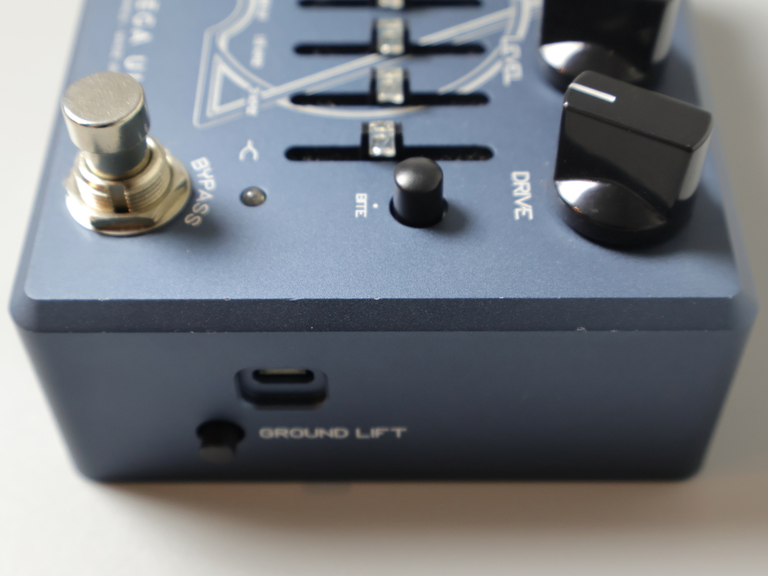 【美品USED】Darkglass ALPHA OMEGA ULTRA V2 楽天市場】【中古】 DARKGLASS EC / Alpha Omega Ultra V2 with AUX in