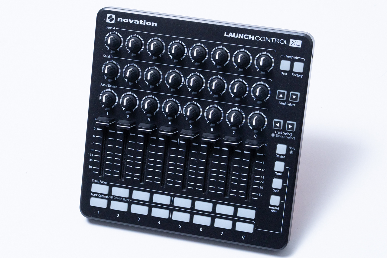 Novation LAUNCH CONTROL XL MIDIコントローラー【GIB横浜】（中古