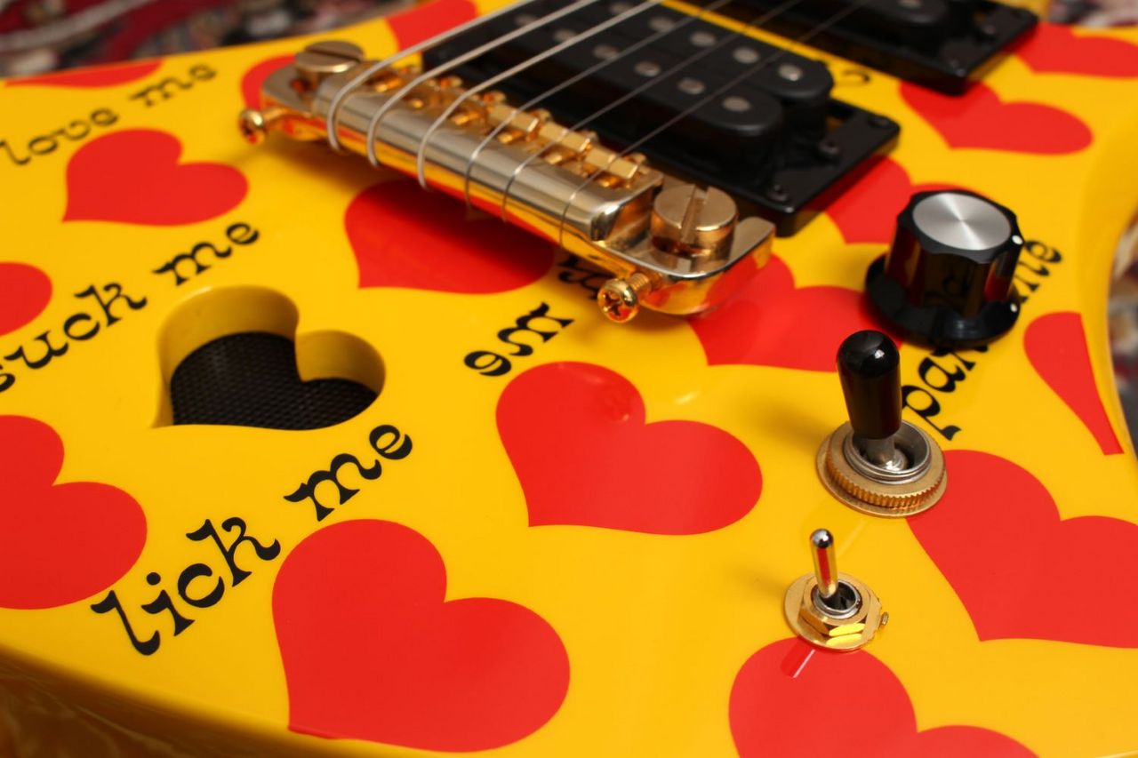 FERNANDES YH-Jr. Yellow Heart スピーカー内蔵のhideモデル！（中古