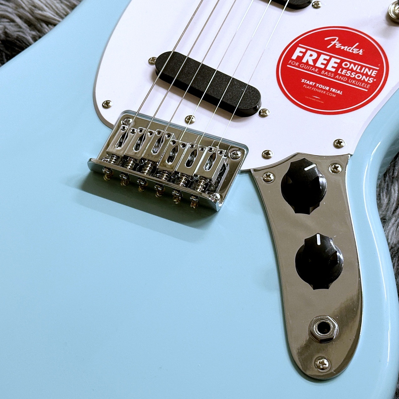 Squier by Fender Sonic Mustang, Maple Fingerboard, White Pickguard