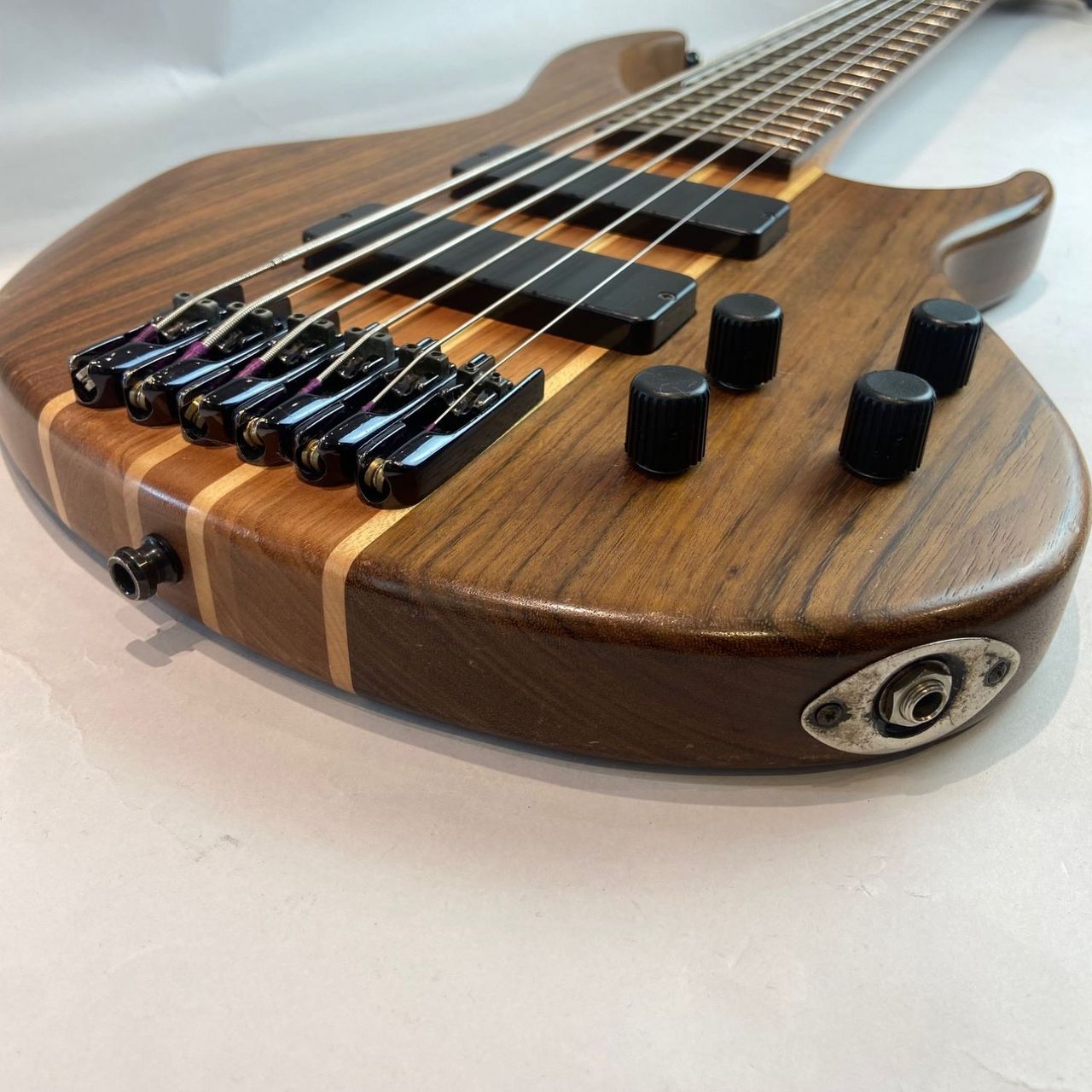 Peavey Grind NTB 6 6弦ベース