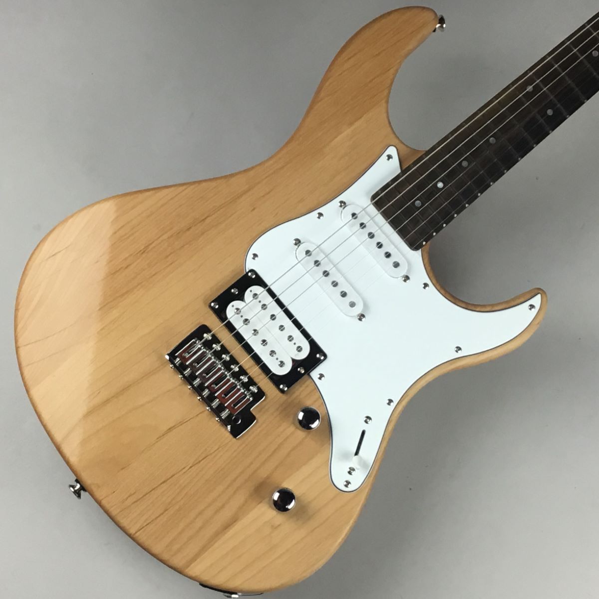 YAMAHA PACIFICA112V YNS イエローナチュラルサテン |現物画像 軽量