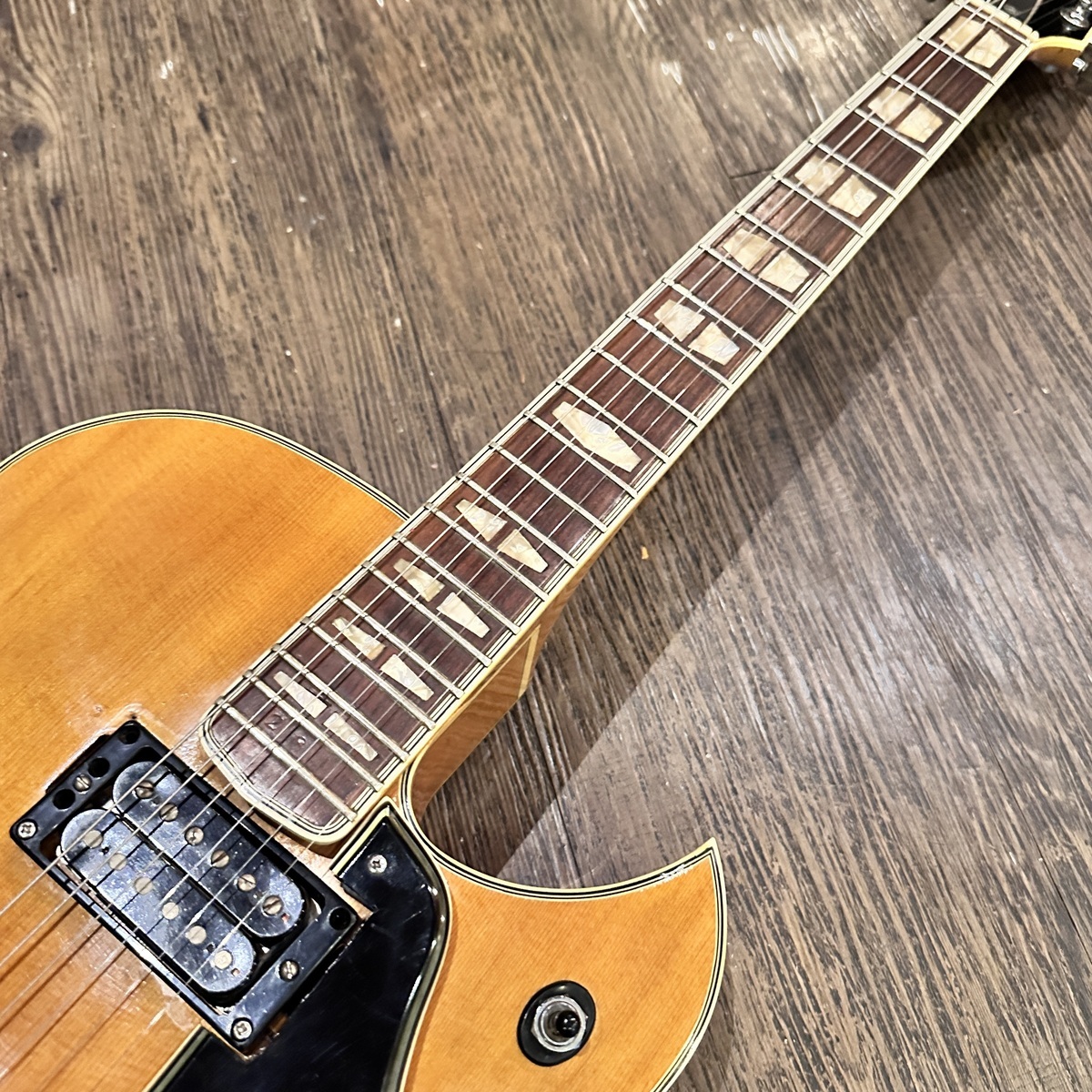 ヤマハ電気ギター　型名　AEー11　製造番号　02389　ハードケース付 YAMAHA AE-11 1966年製 Electric Guitar（中古/送料無料）【楽器検索