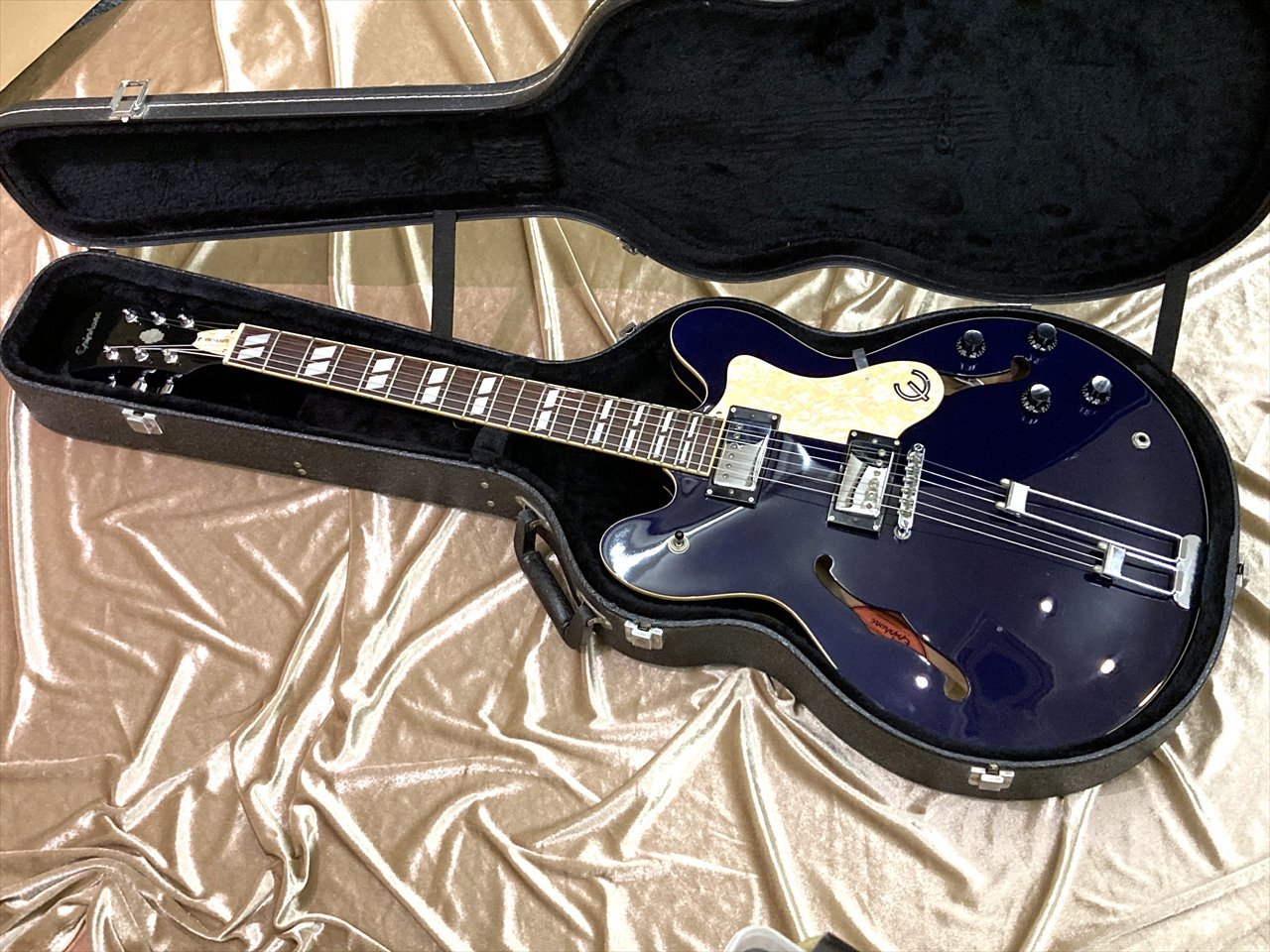 【再度値下げ】Epiphone SUPERNOVA ブラック Epiphone SUPERNOVA Mod Refinished（中古/送料無料）【楽器検索