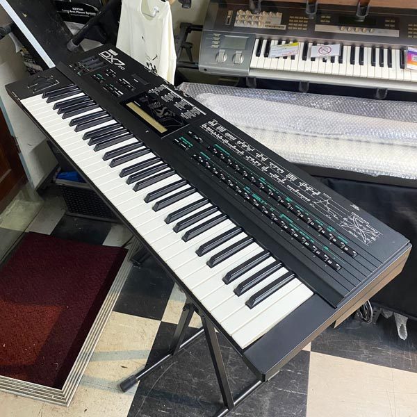 YAMAHA DX7II D(中古)【楽器検索デジマート】 YAMAHA DX7II D(中古)【楽器検索デジマート】