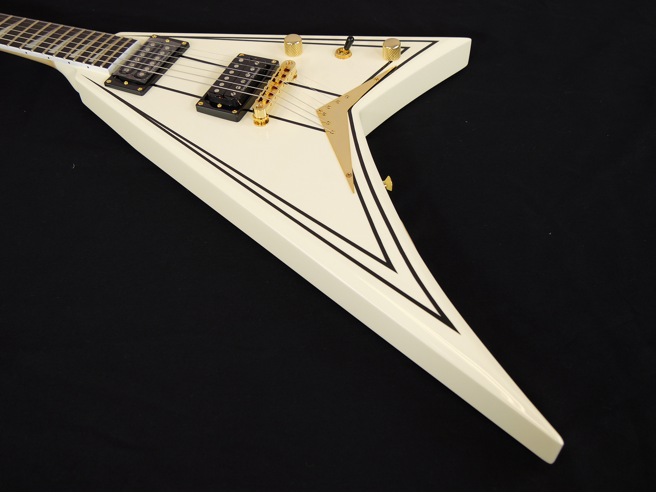 Jackson Pro Series Rhoads RRT-3 (Ivory With Black Pinstripes)  （新品特価）【楽器検索デジマート】