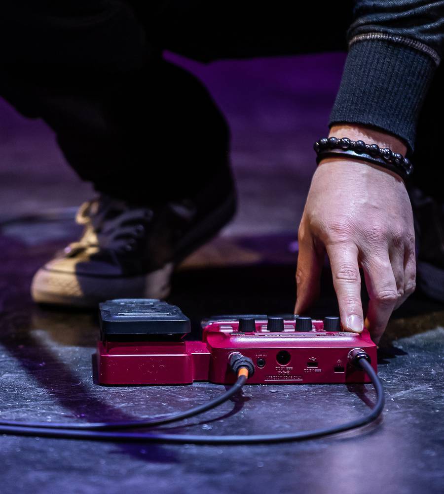 ZOOM B1X FOUR Bass Multi-Effects Processor ベース用 電池駆動