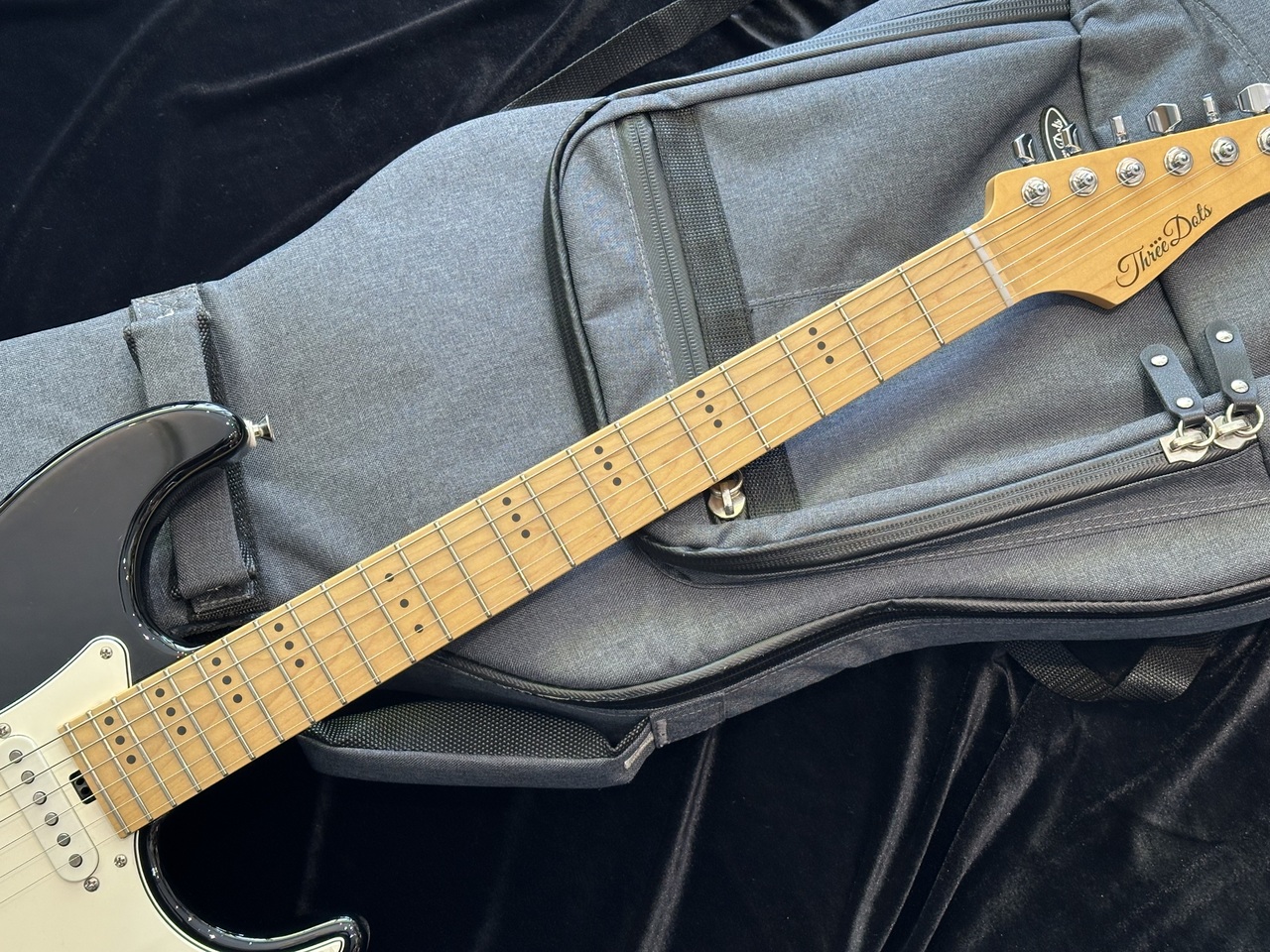 Three Dots Guitars S Black（中古/送料無料）【楽器検索
