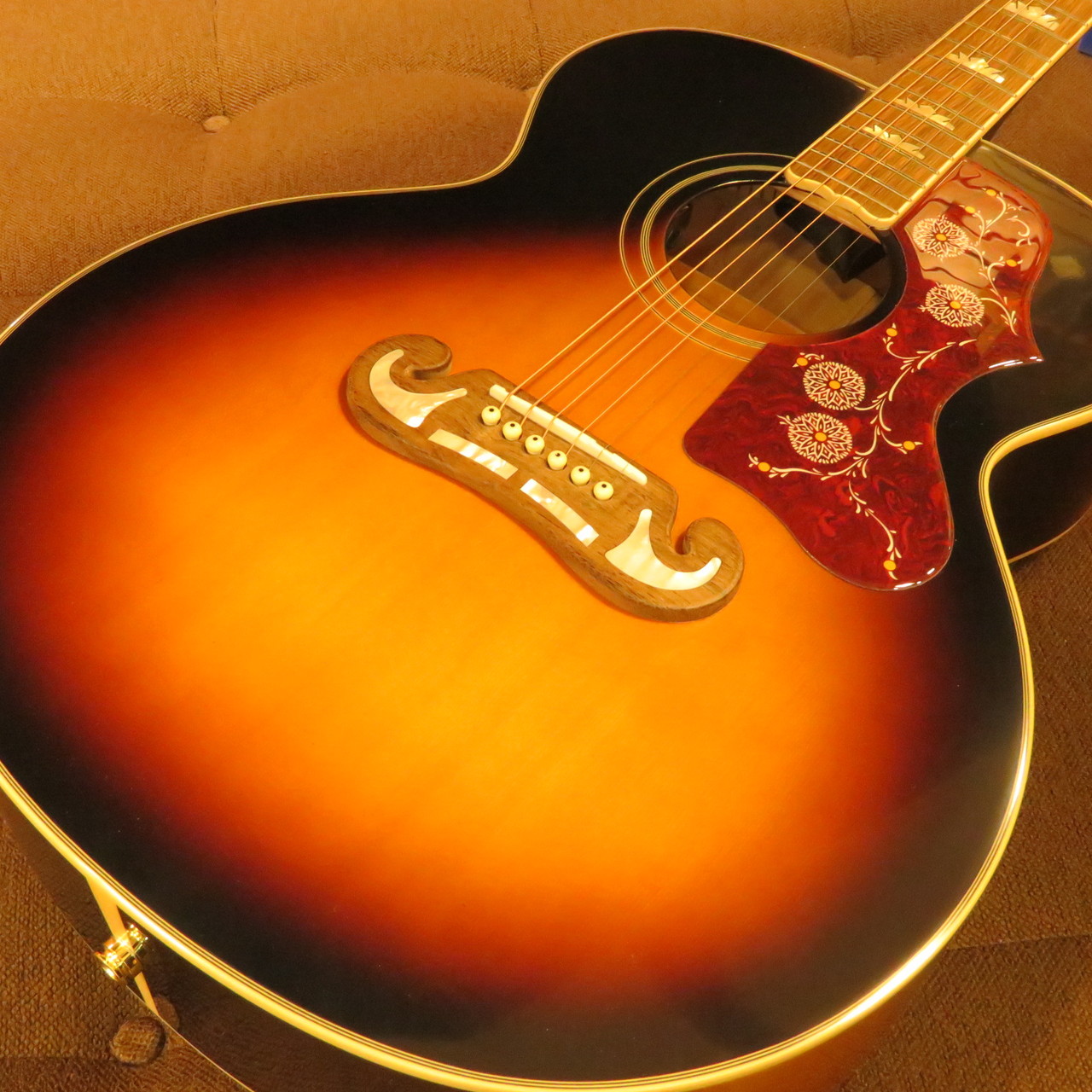 新品 未使用 送料込 Epiphone J-200 Sunburst Gloss Epiphone J-200 Acoustic Guitar - Aged Vintage Sunburst