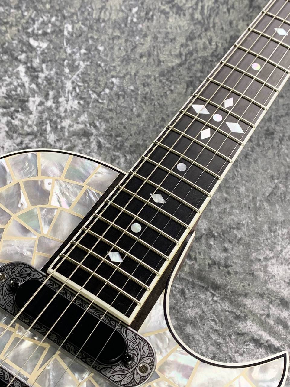 Zemaitis THE PORTRAIT Pearl Front Ultimate White 3S #JGA23259