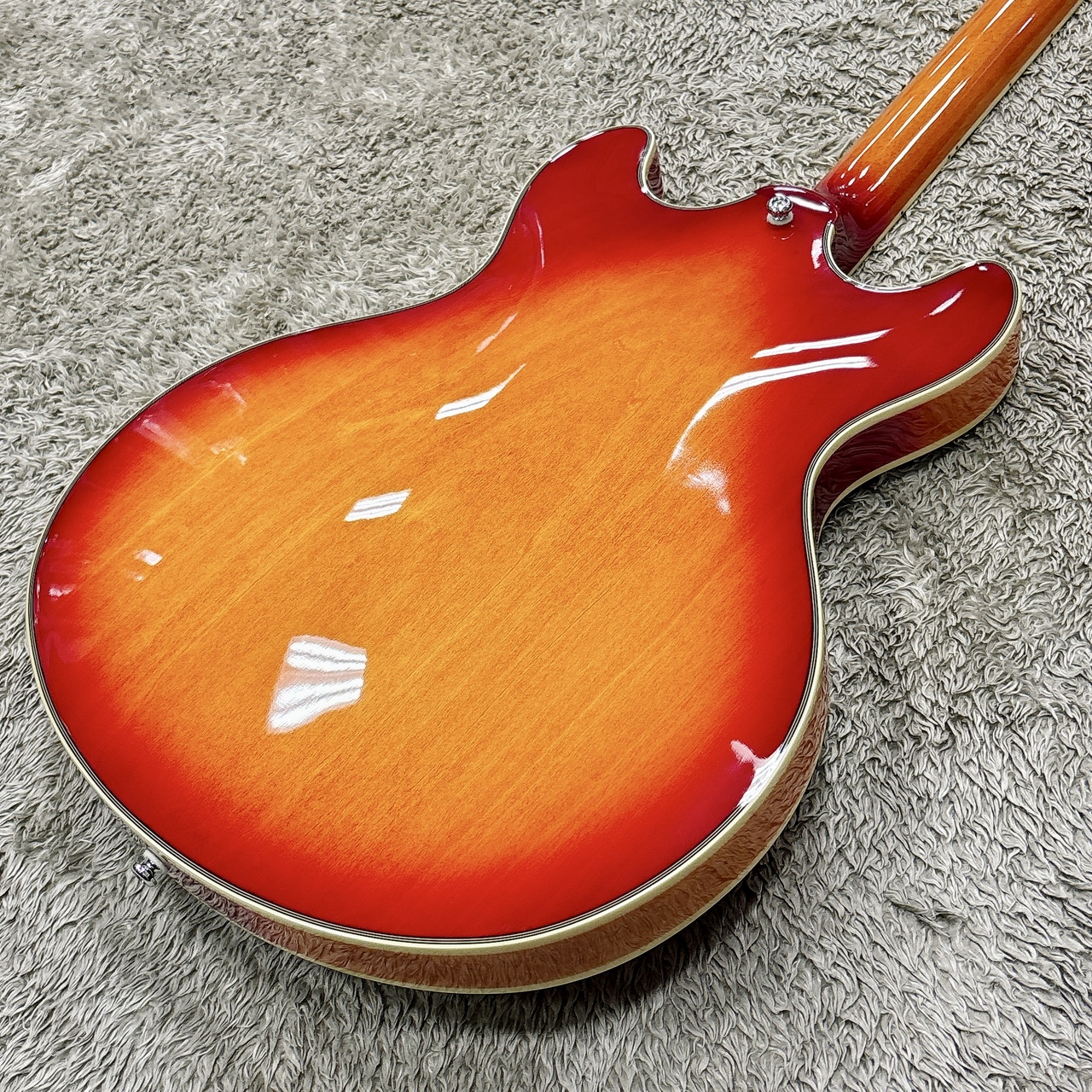 Sire H7 CS(Cherry Sunburst) with Larry Carlton 【セミアコ