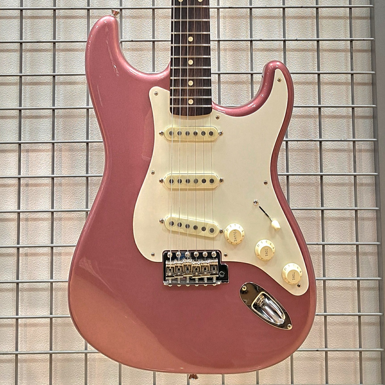 Fender Char Stratocaster Burgundy Chaモデル Char、新シグネイチャーモデル「Char Stratocaster Burgundy