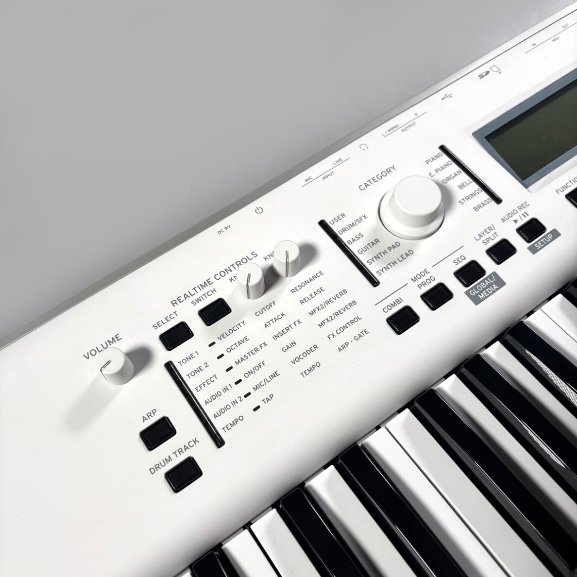 KORG KROSS2-61 (KROSS2-61-SC 限定ホワイト) 【ケース・TRITON音色SD