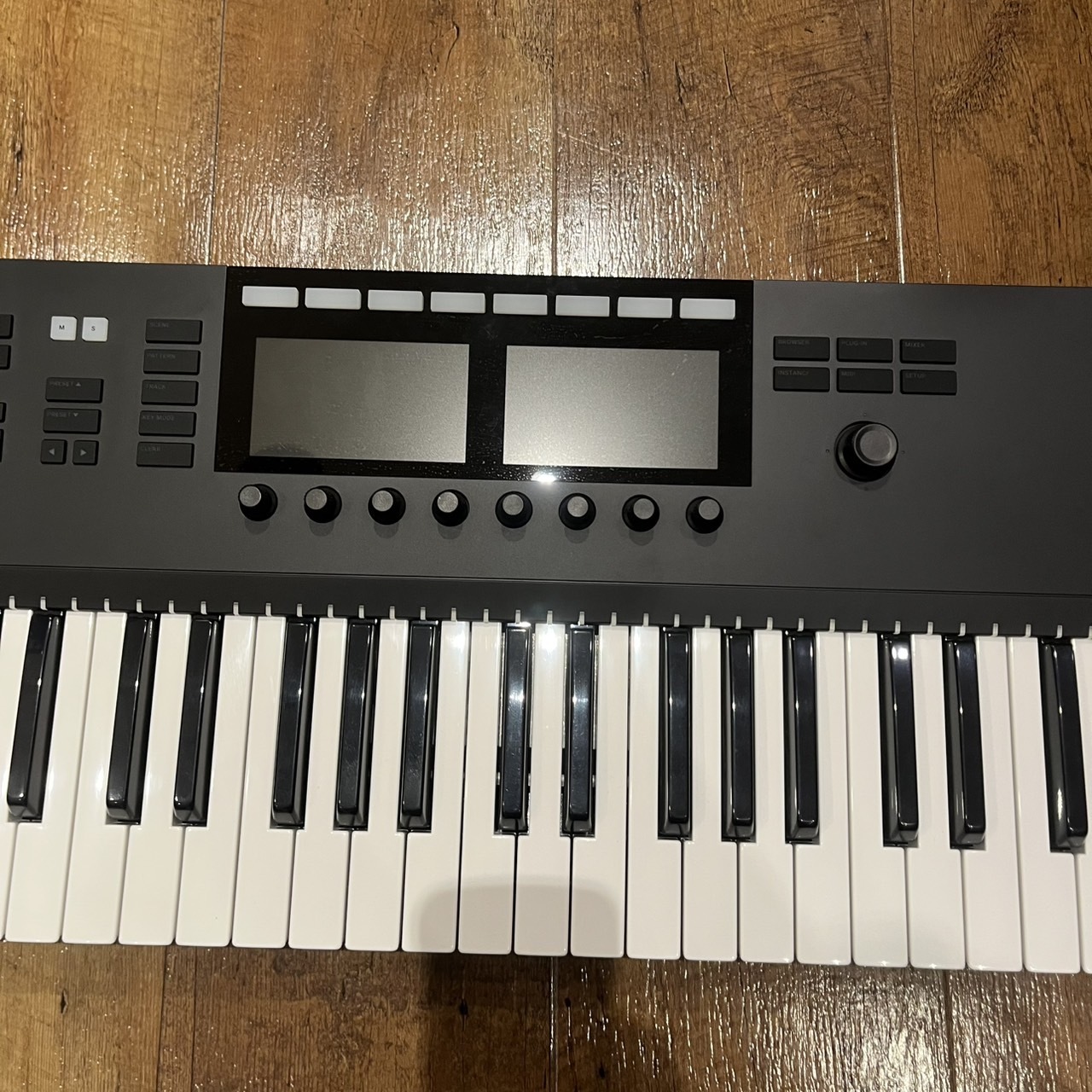 Native Instruments (NI) KOMPLETE KONTROL S49 MK2【現物写真