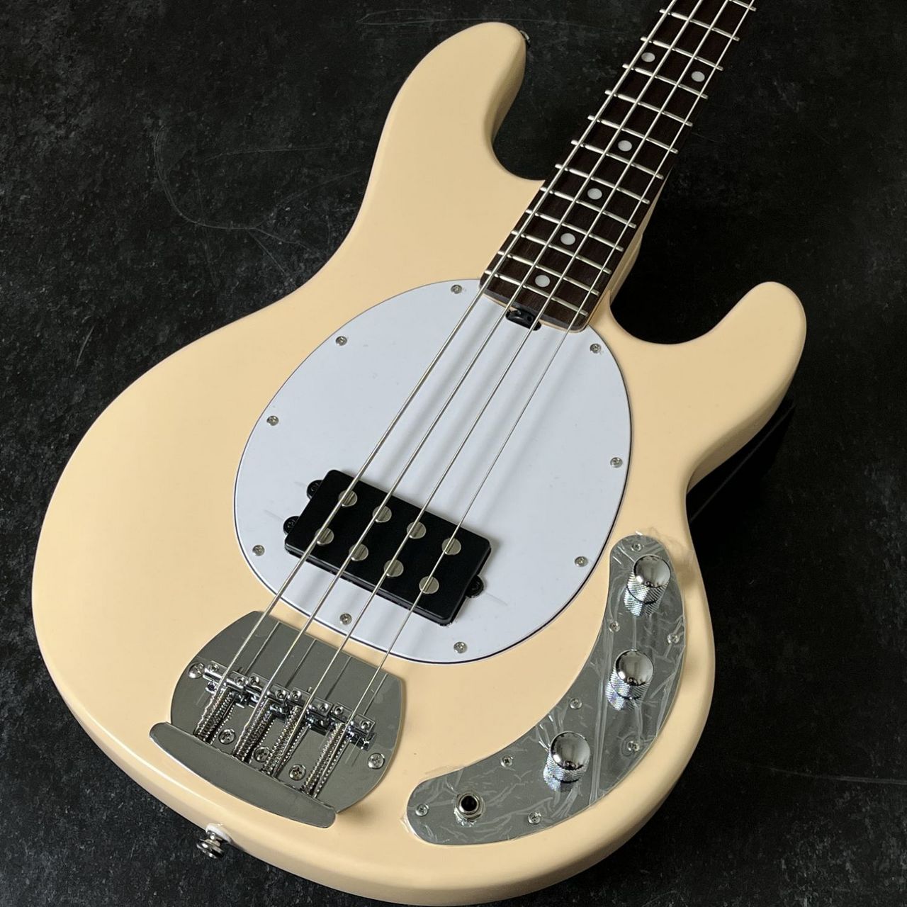 日曜限界値下げ　ほぼ未使用　Sterling StingRay エレキベース Sterling by Music Man StingRay Ray4 Bass Guitar (Black