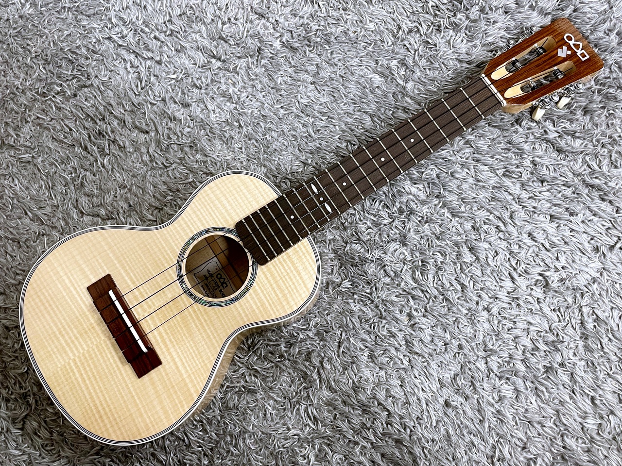 入門セット】music製つる薔薇模様のコンサート・ウクレレ