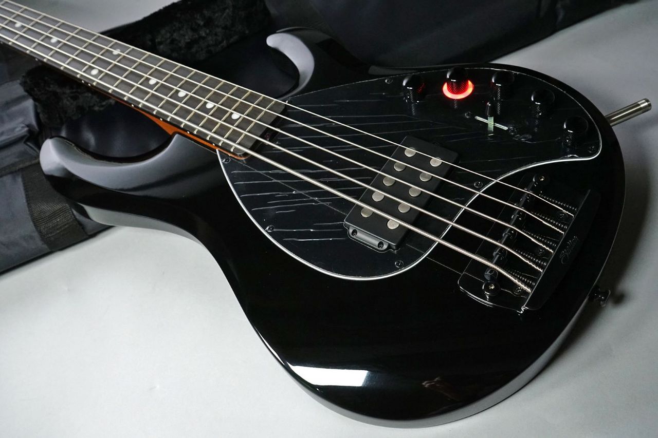 Sterling by MUSIC MAN SBMM DARKRAY5-BK-E2-WB 重量4.72Kg 現物