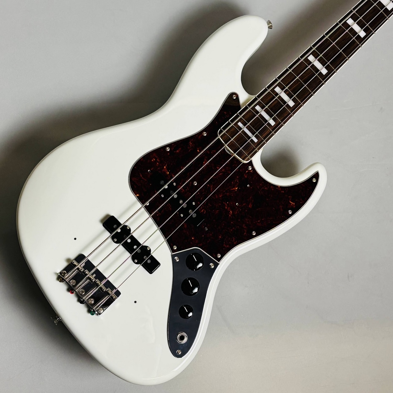 Fender FSR Made in Japan Traditional Late 60s Jazz Bass Olympic