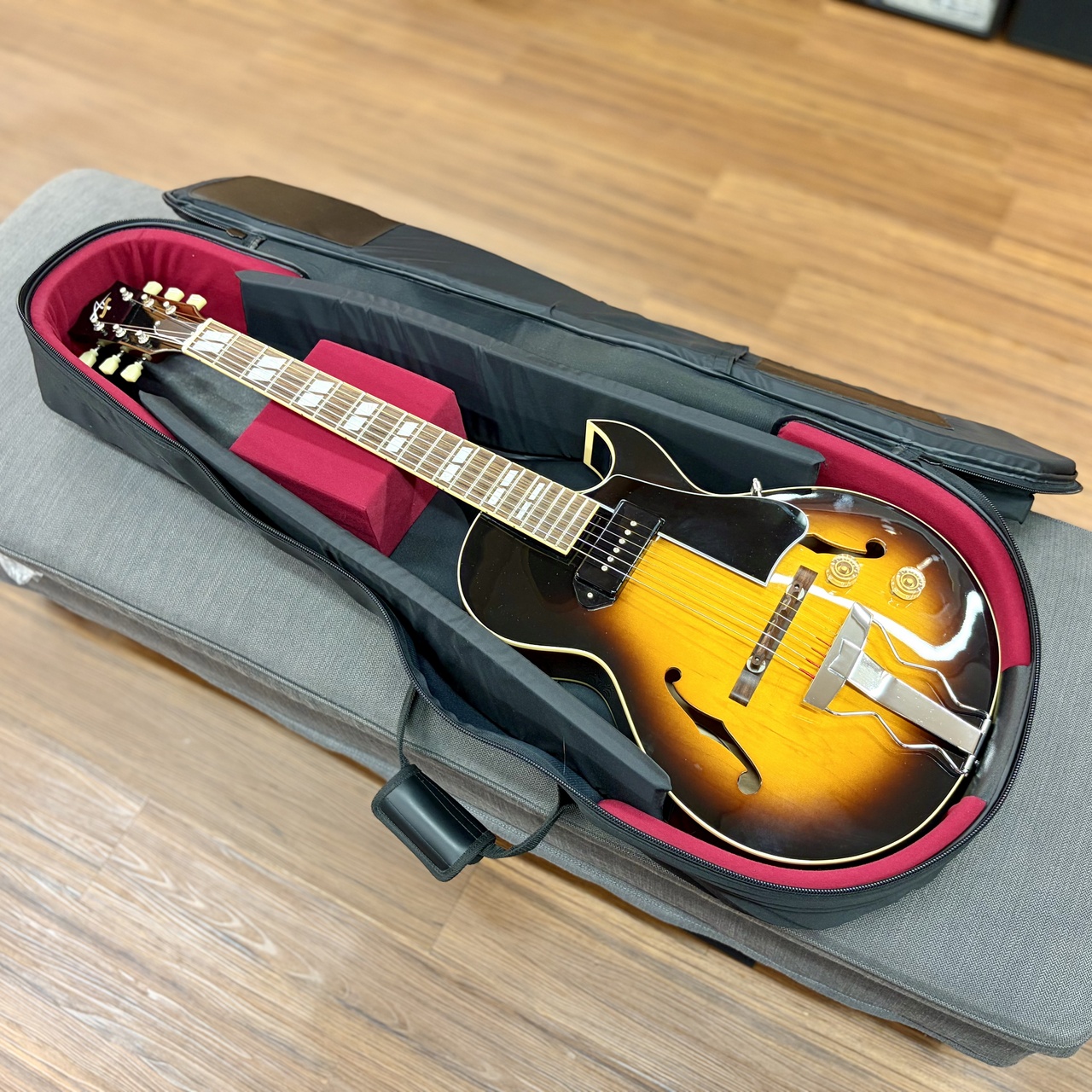Archtop Tribute AT105 Jr. Classic 2020s（中古）【楽器検索デジマート】