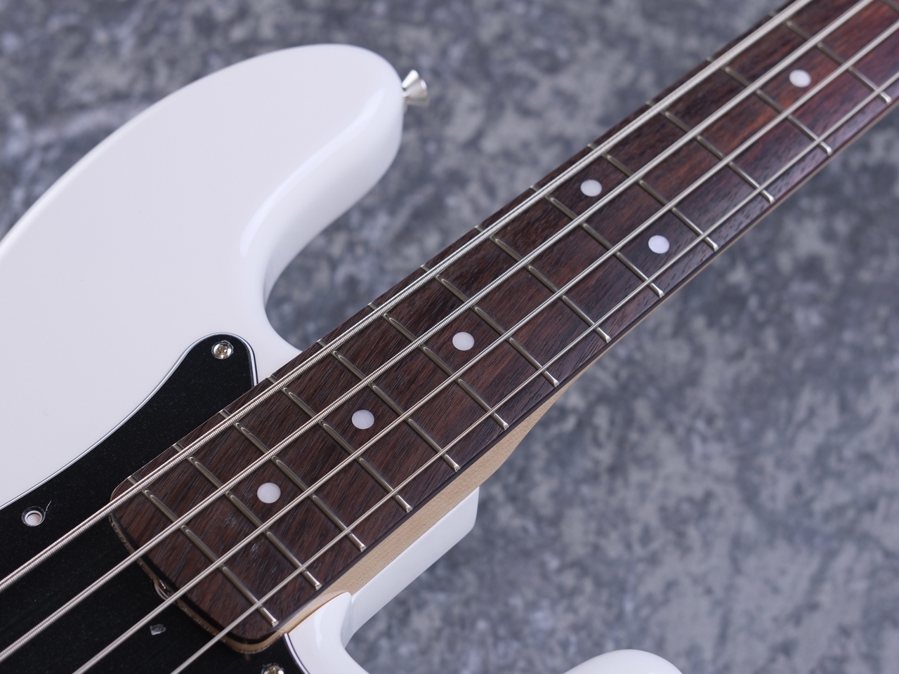 Fender Made in Japan Traditional 70s Precision Bass -Arctic White 