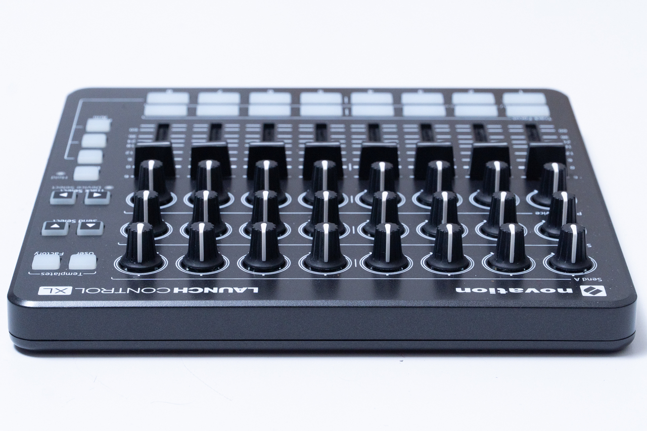 Novation LAUNCH CONTROL XL MIDIコントローラー【GIB横浜】（中古