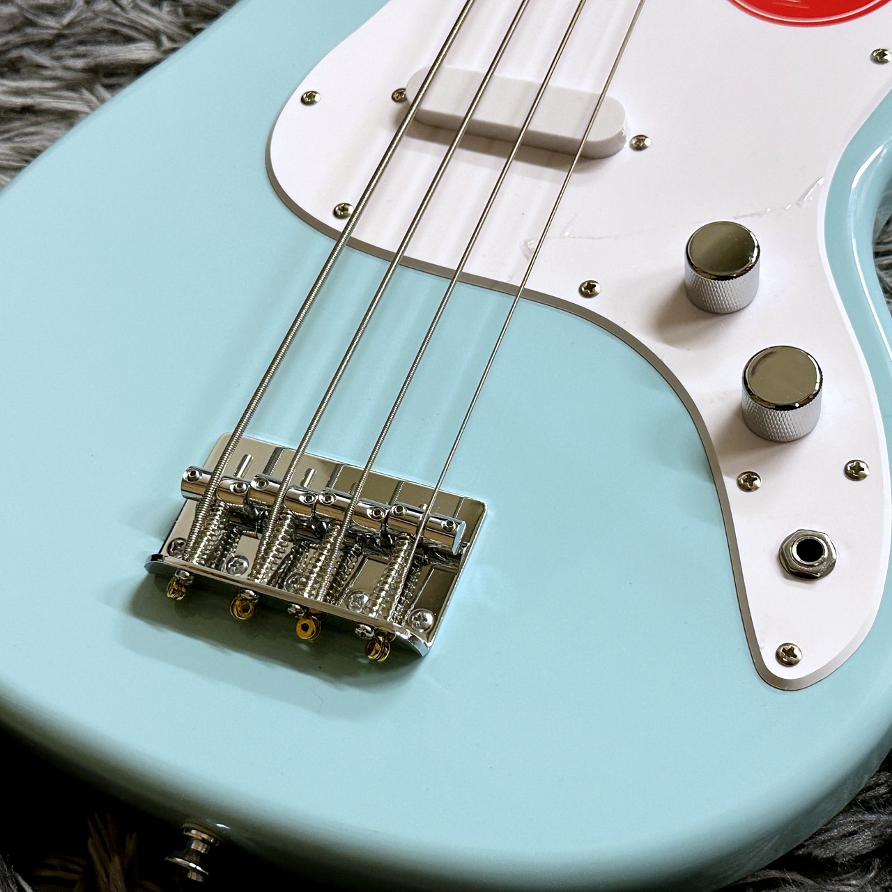 Squier by Fender Sonic Bronco Bass, Laurel Fingerboard, White