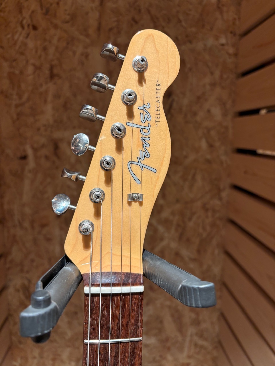 テレキャスター 黒 ビグスビー トレモロ 彫刻プレート付き 激鳴り 無名