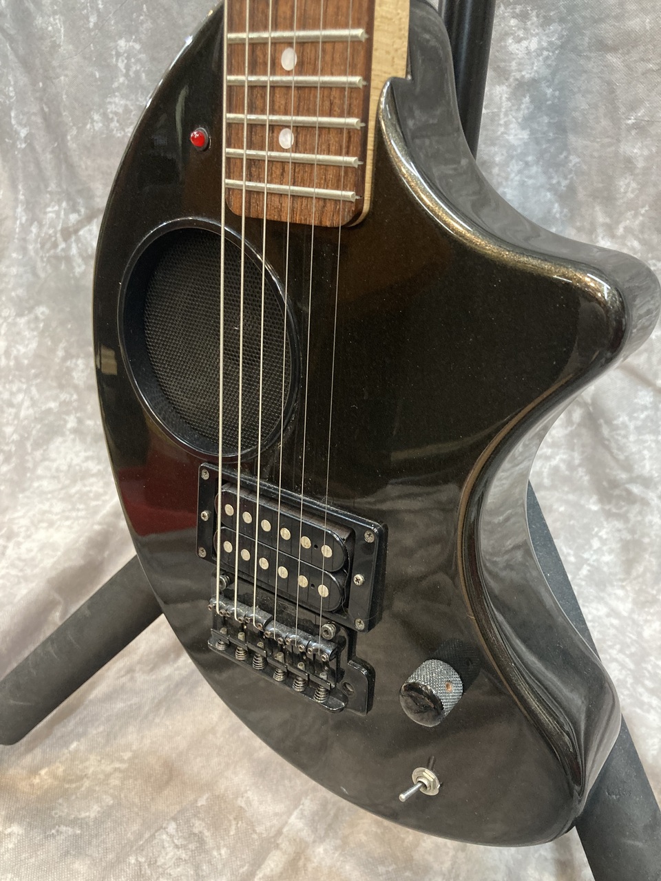 【中古】Fernandes Zo-3 ゾーさん 黒 専用ケース付 　エレキギター 中古】Fernandes Zo-3 ゾーさん 黒 専用ケース付 エレキギター
