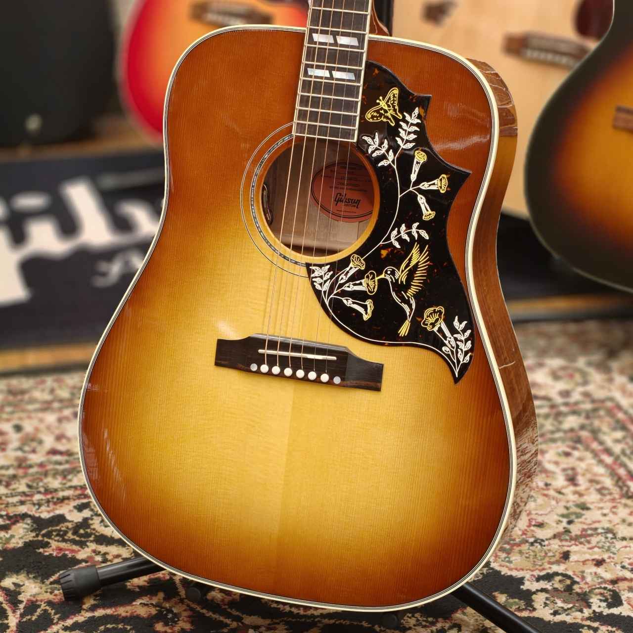 Gibson 【カスタム】Hummingbird Koa Carpathian Spruce Honeyburst