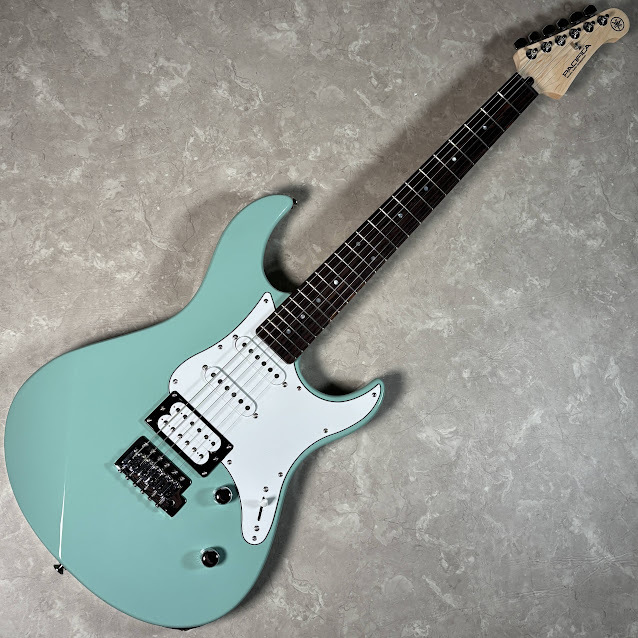 Yamaha エレキギター ソニックブルー Squier by Fender SONIC STRATOCASTER エレキギター初心者14点