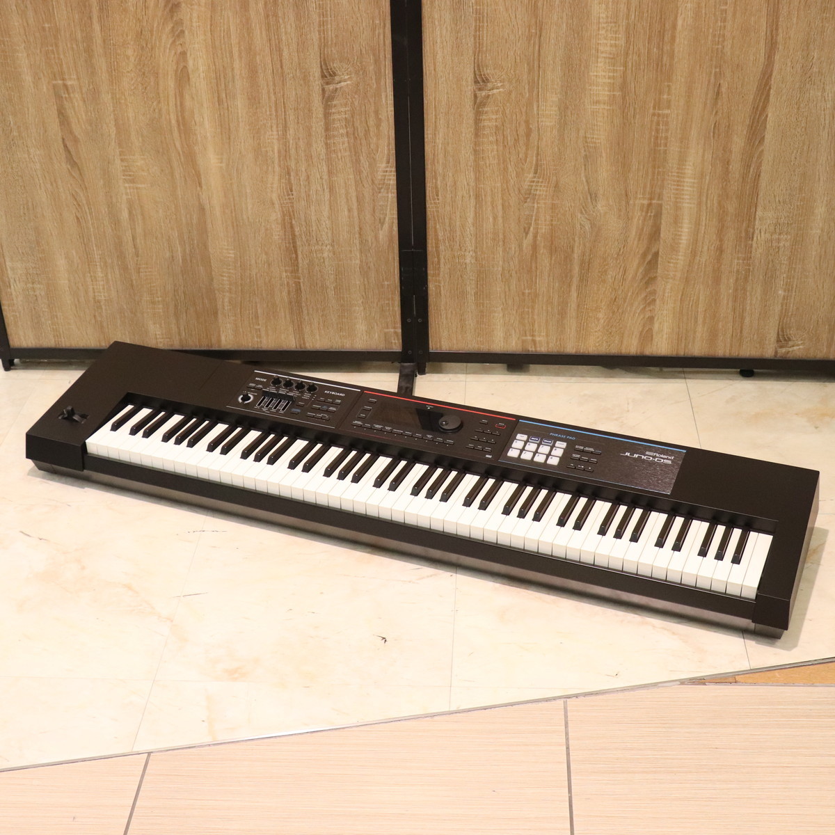 Roland JUNO-DS88 ケース付き シンセサイザー Amazon | Roland シンセサイザー JUNO-DS88 + 純正ソフトケース