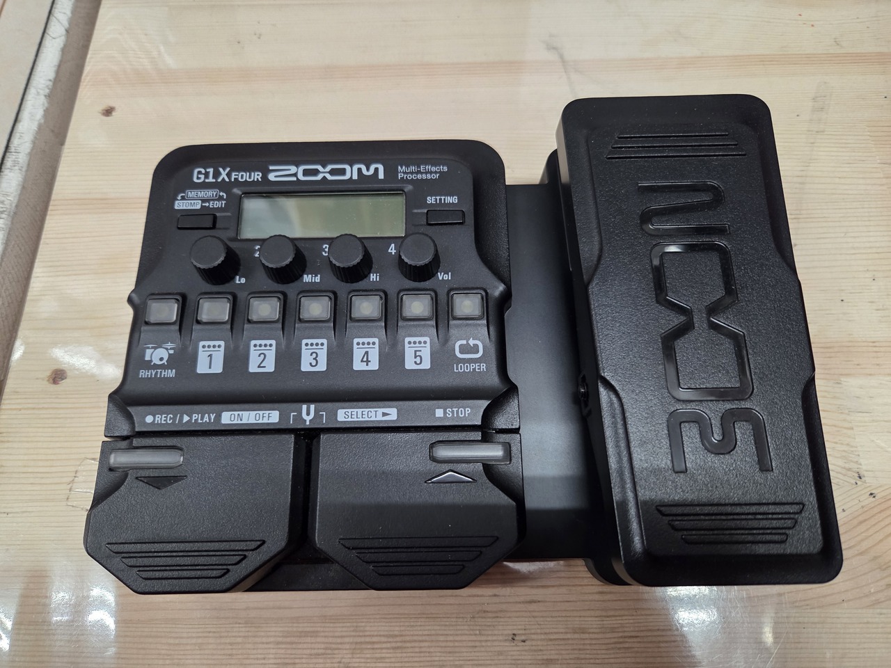 ZOOM G1X FOUR 中古美品 おまけケーブル付き ZOOM G1X FOUR（中古/送料無料）【楽器検索デジマート】