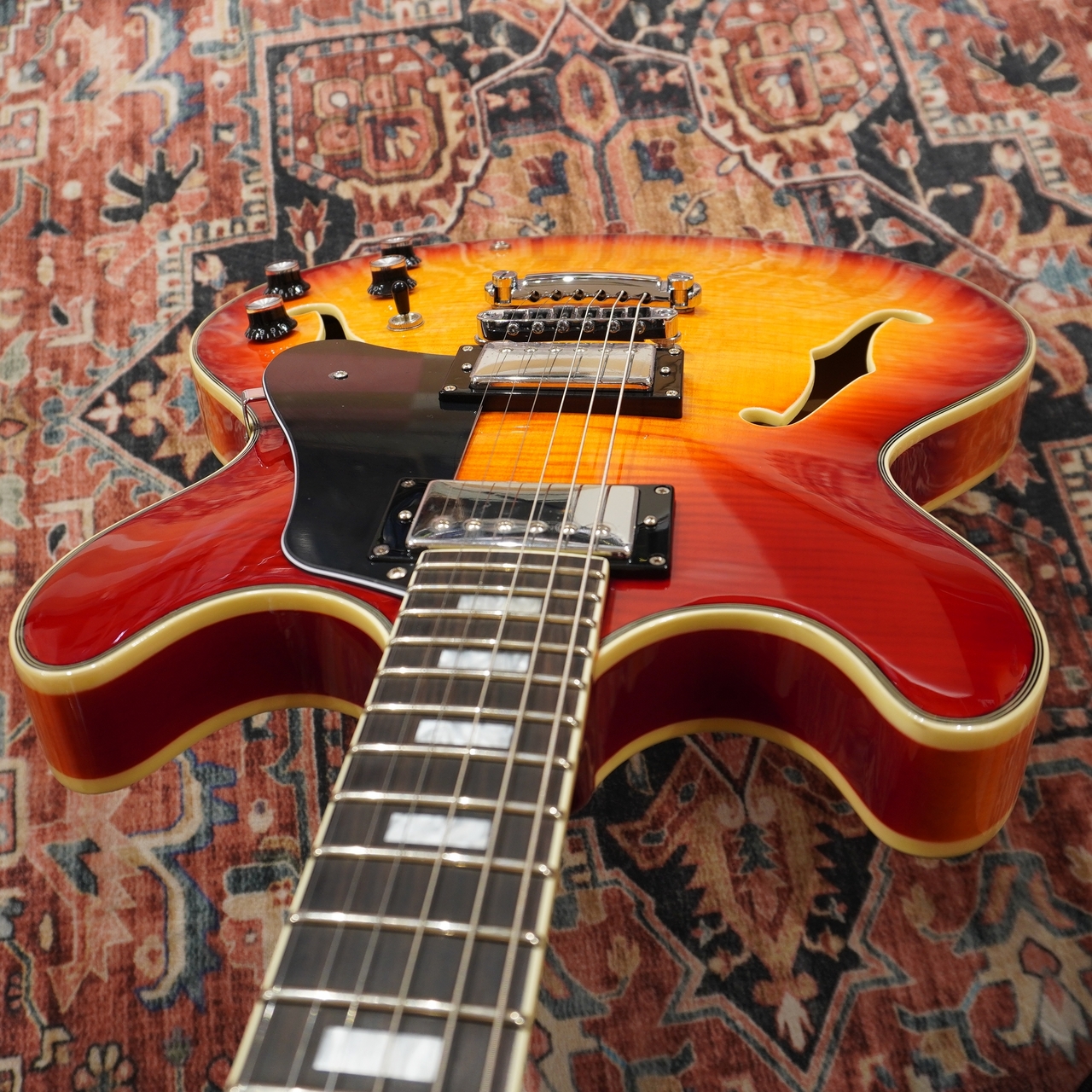 Sire H7 CS(Cherry Sunburst) with Larry Carlton 【セミアコ