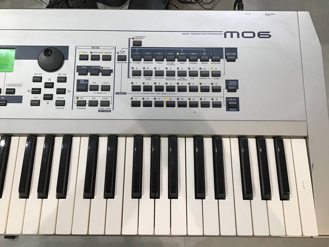 YAMAHA MO6（中古）【楽器検索デジマート】